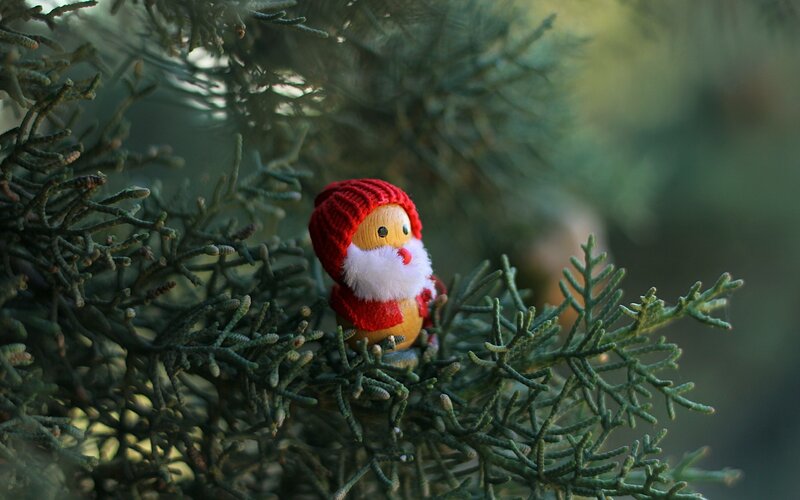 Santa Claus Figurine — Green, Peaceful