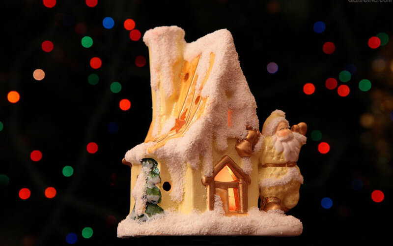 Santa Claus Figurine — Yellow