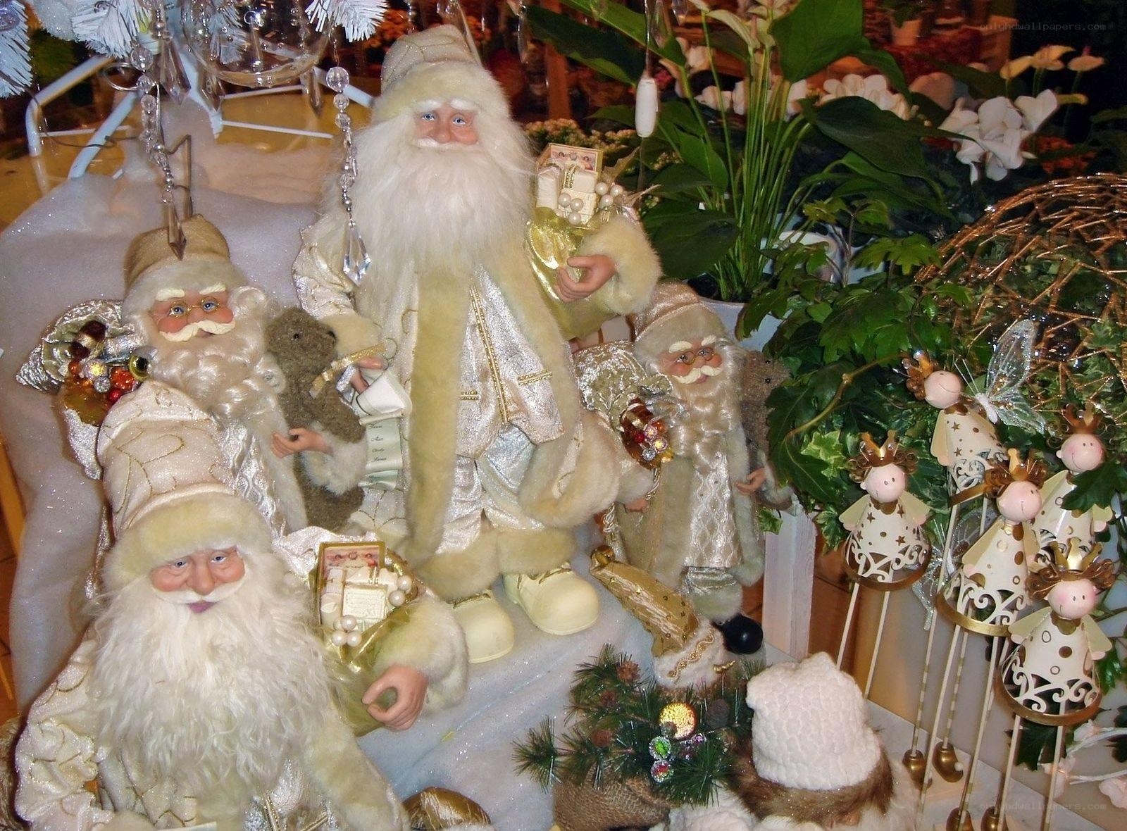 Santa Claus figurines display