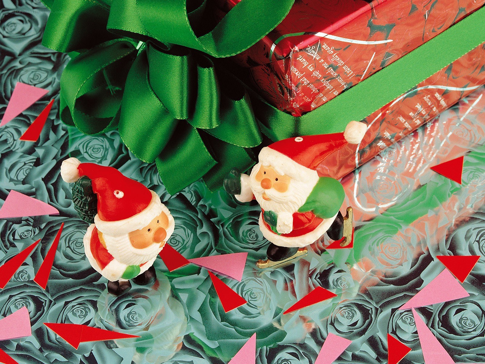 Santa Claus figurines with gifts
