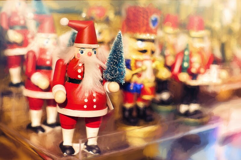 Santa Claus nutcracker figurine