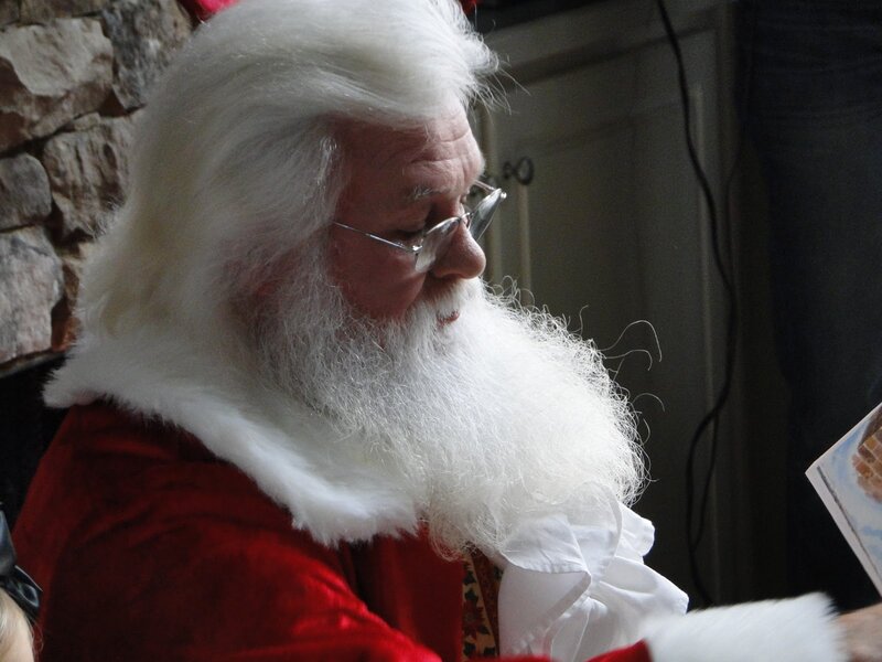 Santa Claus Reading — Red