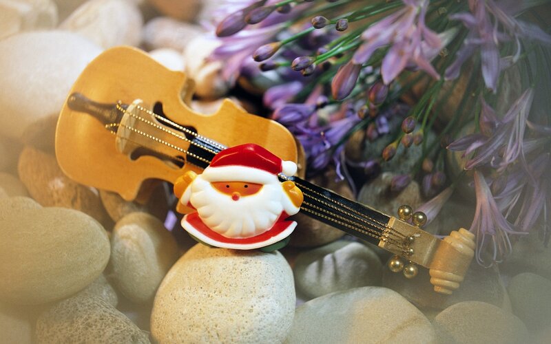 Santa Claus Violin Ornament