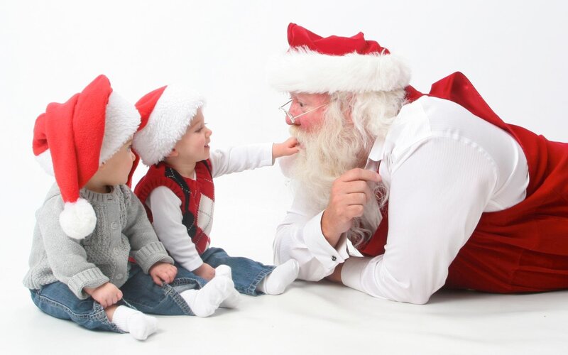 Santa Claus with Two Children — Red