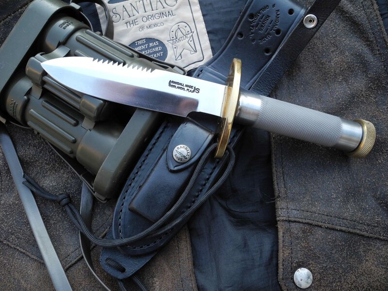 Santia knife with binoculars