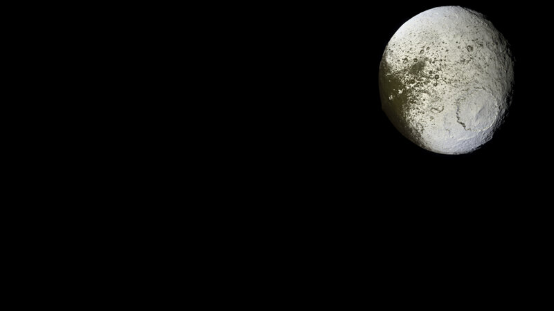 Saturn's moon Iapetus