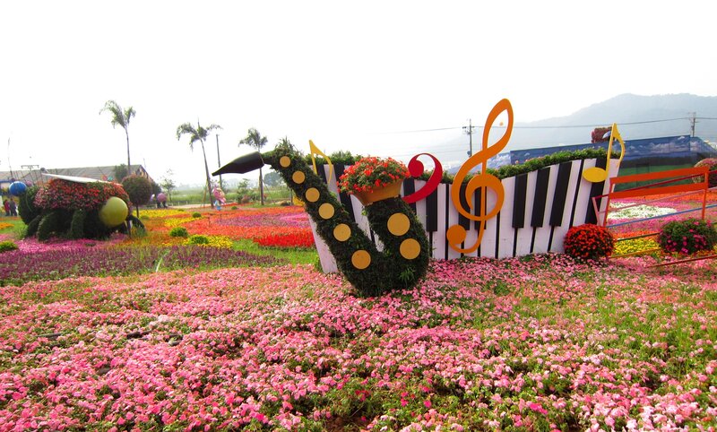 Saxophone and Piano Sculpture