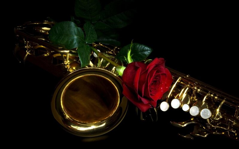 Saxophone with Rose — Black