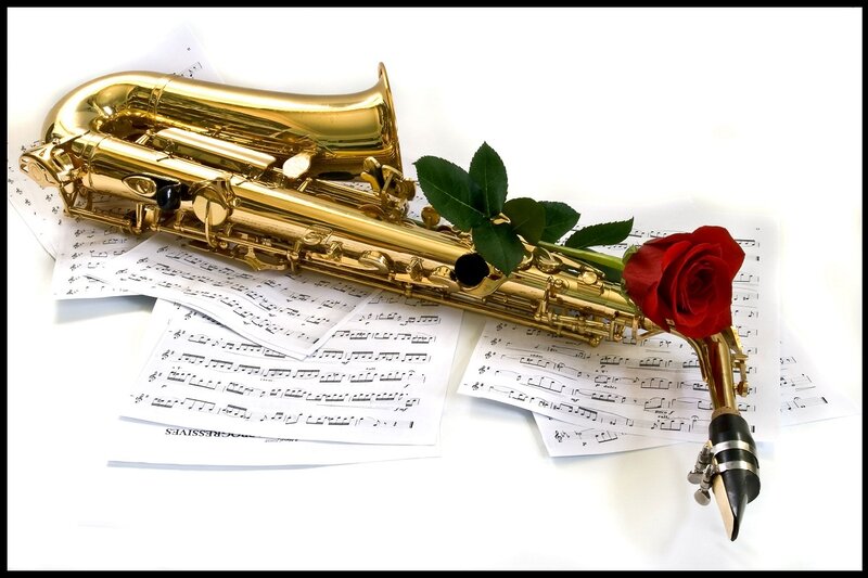 Saxophone with Rose — Gold