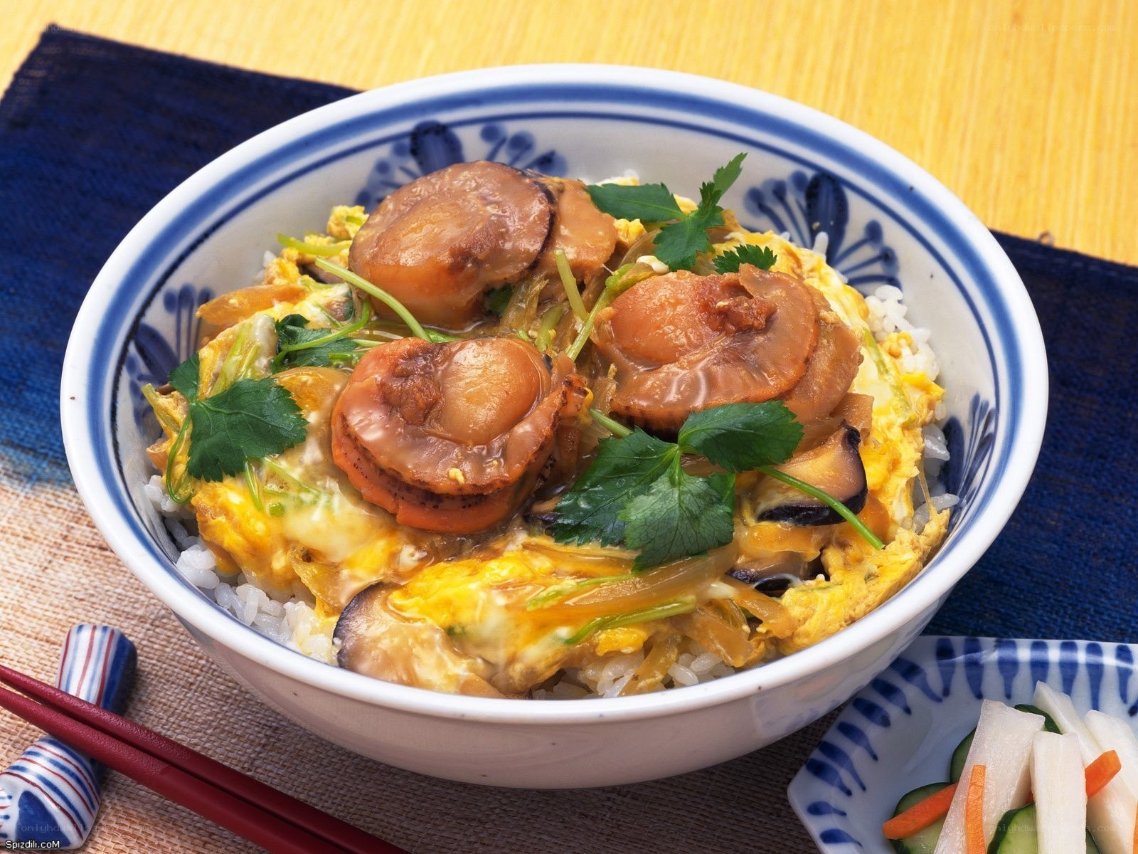 Scallop and egg rice bowl