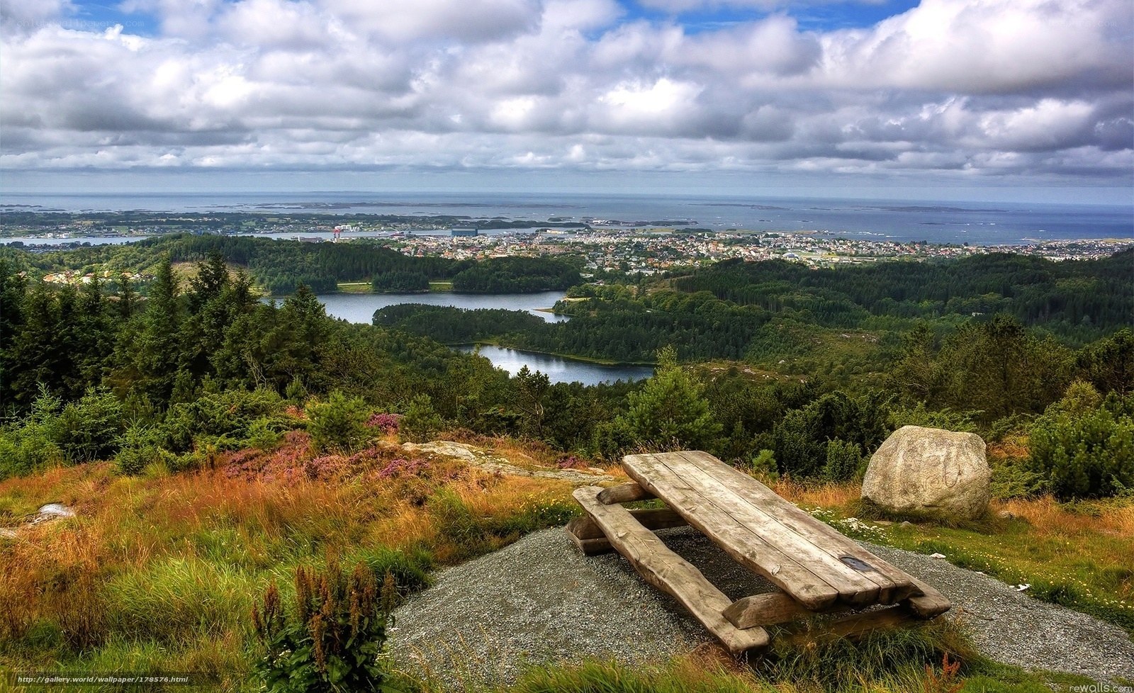 Scenic overlook with picnic table