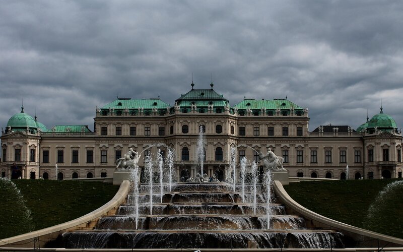 Schönbrunn Palace fountain