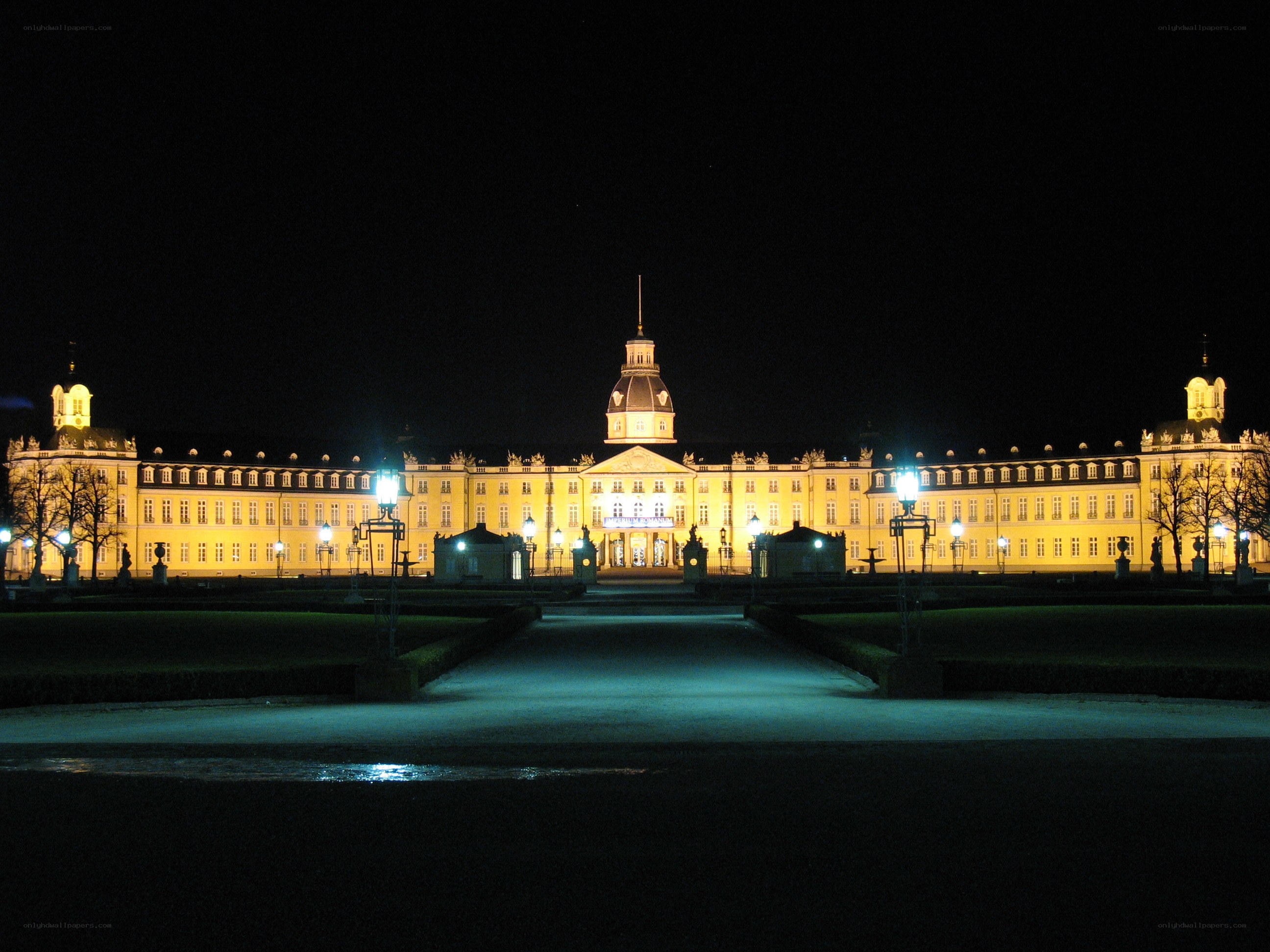 Schloss Charlottenburg at night