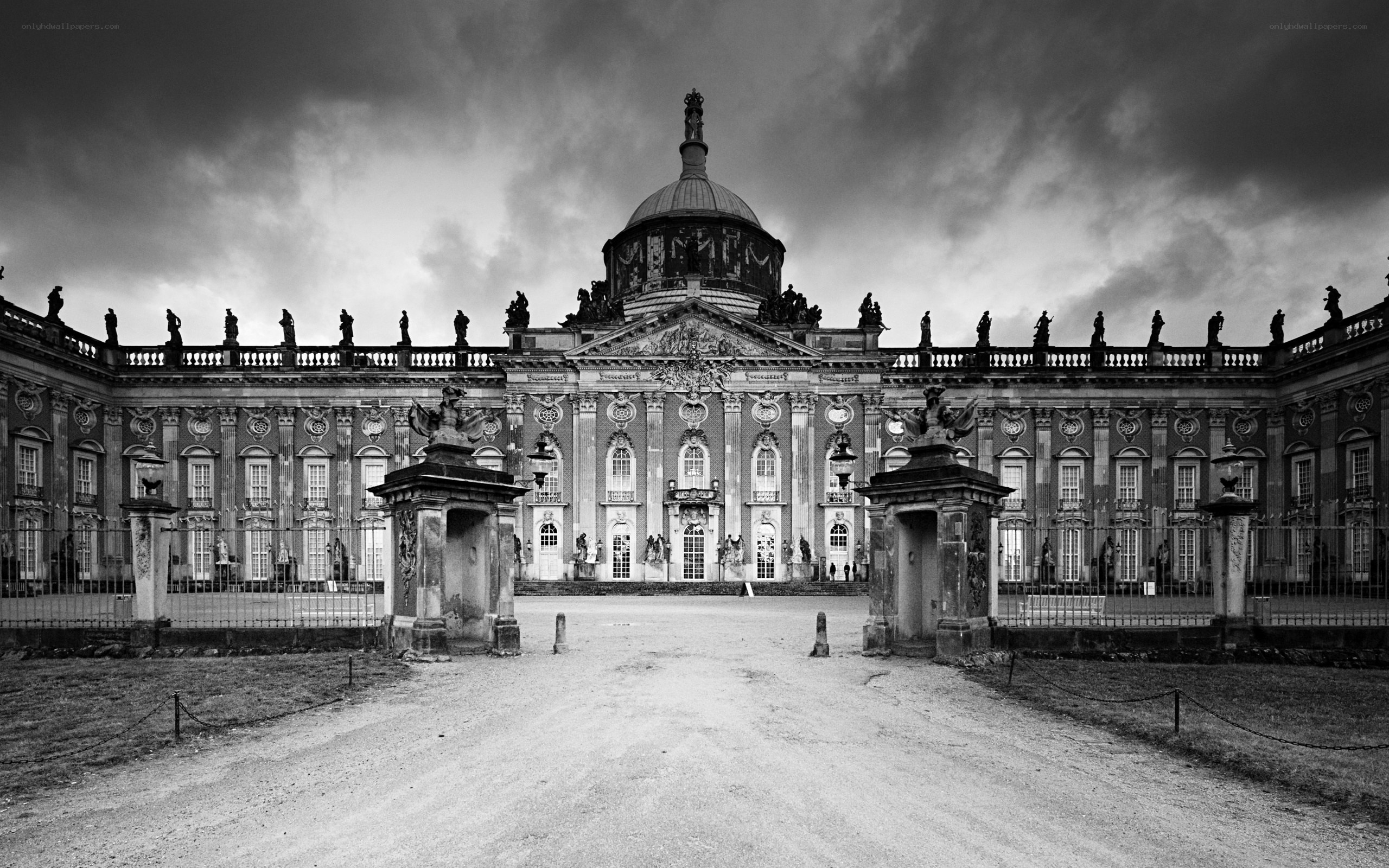 Schloss Charlottenburg in black and white