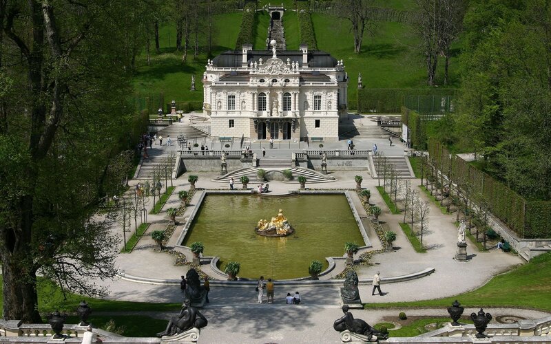 Schloss Hellbrunn with fountain
