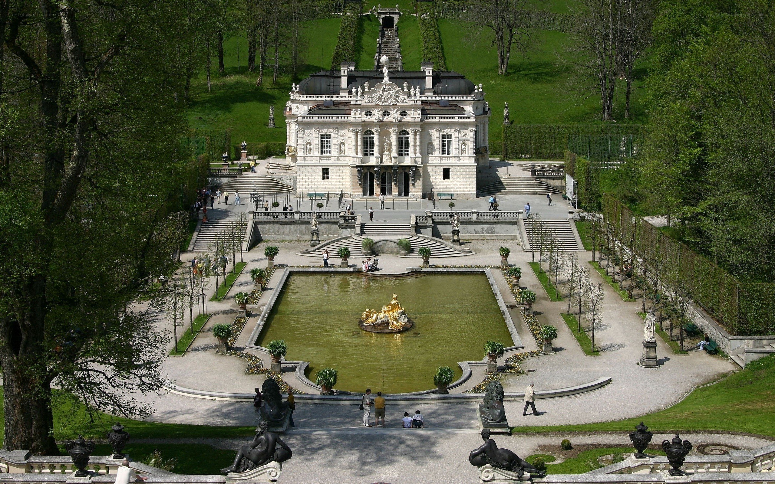Schloss Hellbrunn with fountain