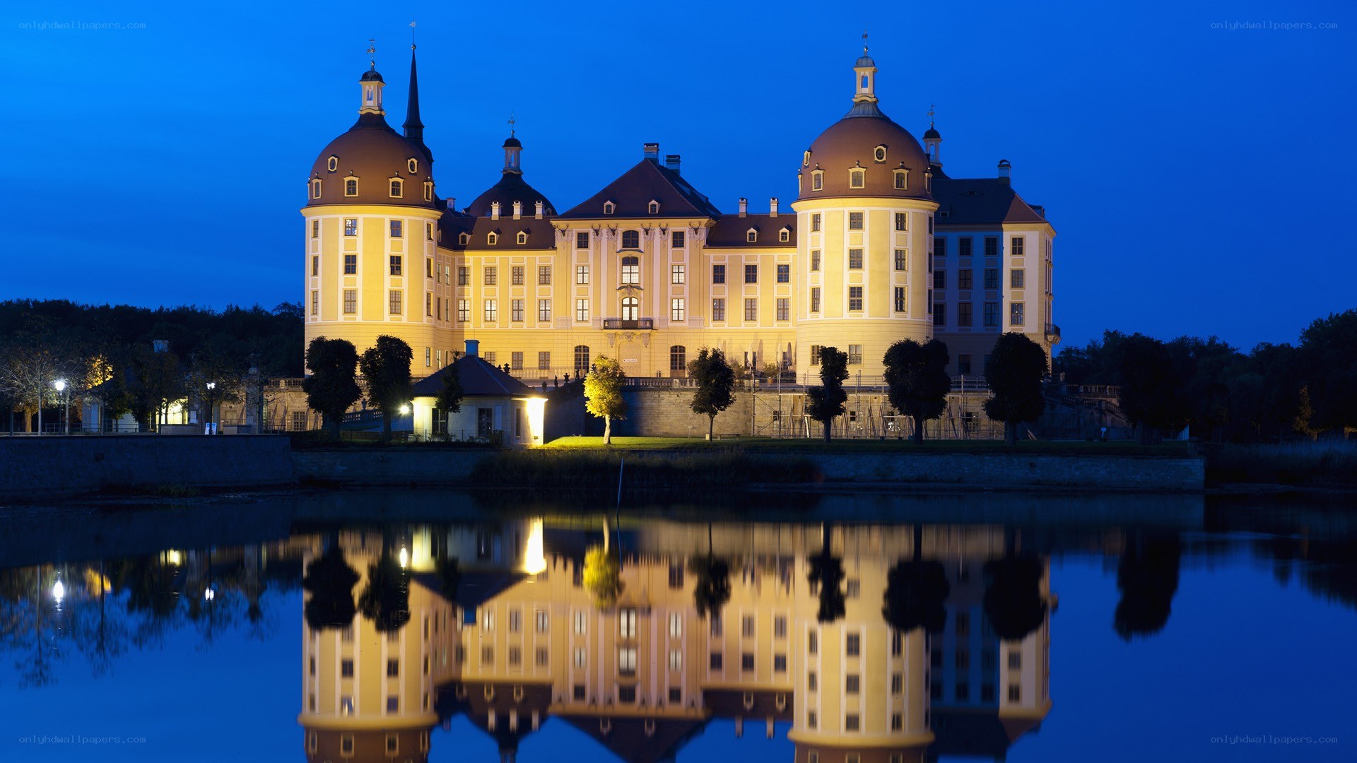 Schloss Moritzburg at dusk