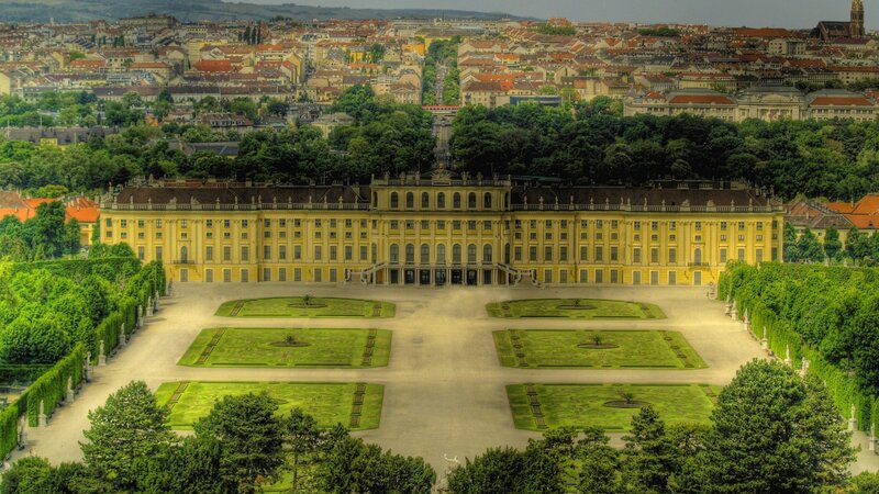 Schonbrunn Palace — Green, Serene