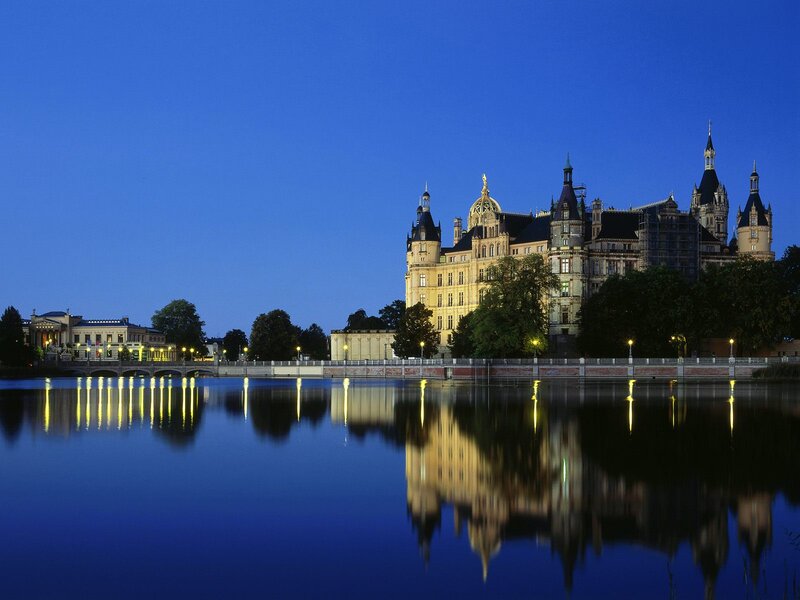Schwerin Castle at Dusk — Blue