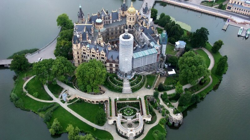 Schwerin Castle — Green, Serene, Afternoon, Photograph