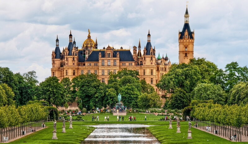 Schwerin Castle — Green, Serene