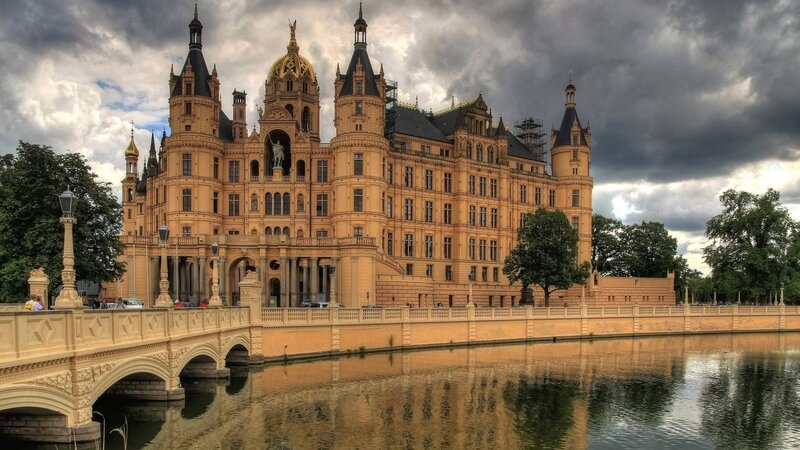 Schwerin Castle — Yellow, Dramatic