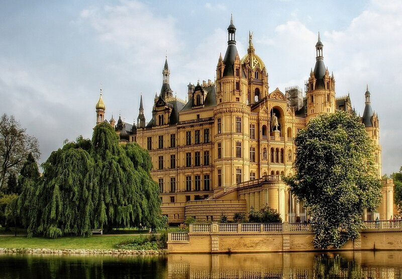 Schwerin Castle — Yellow
