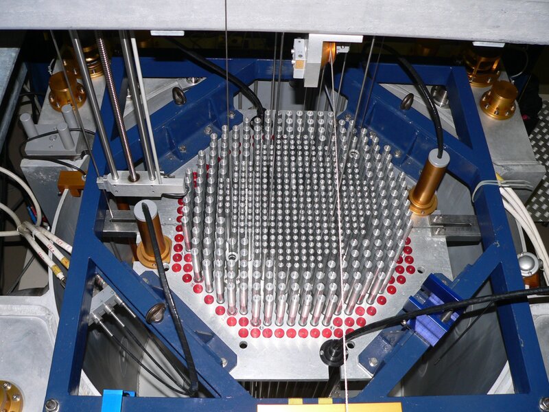 scientific instrument with array of tubes