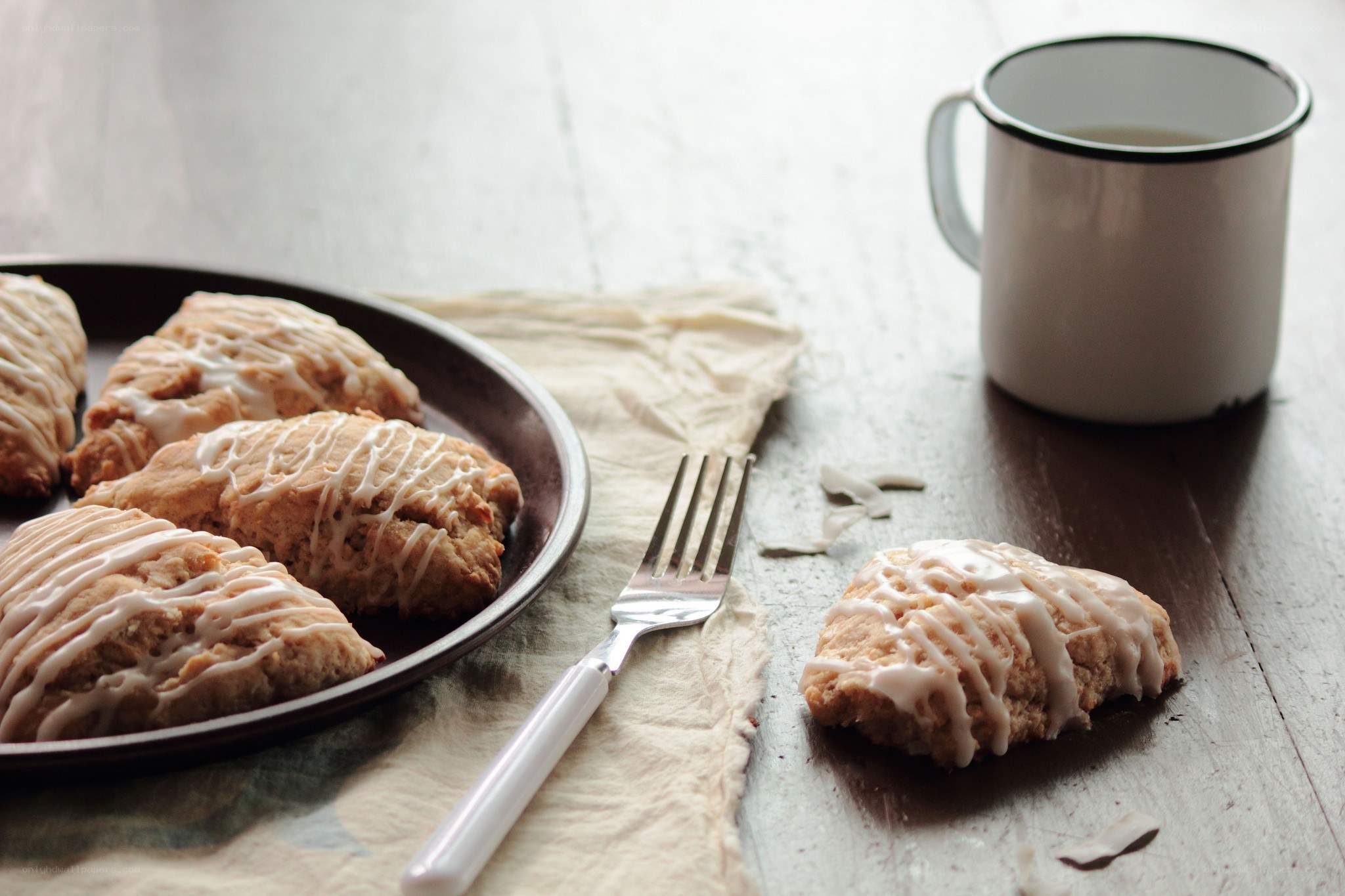 scones with tea on a wooden table