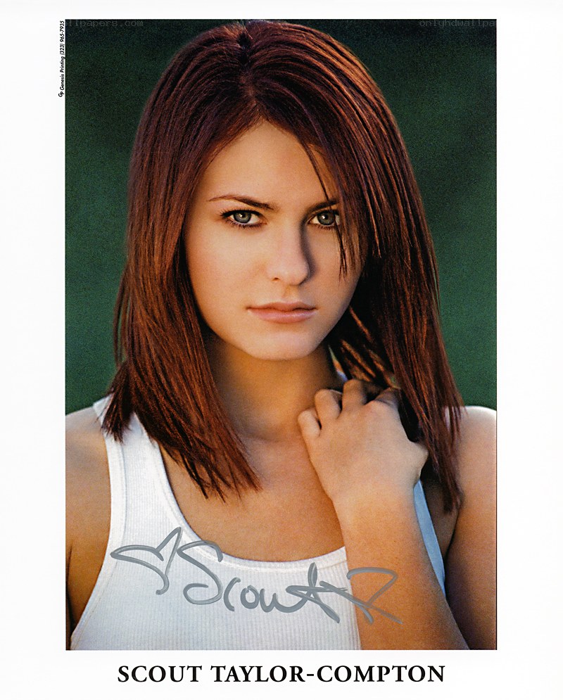Scout Taylor-Compton portrait