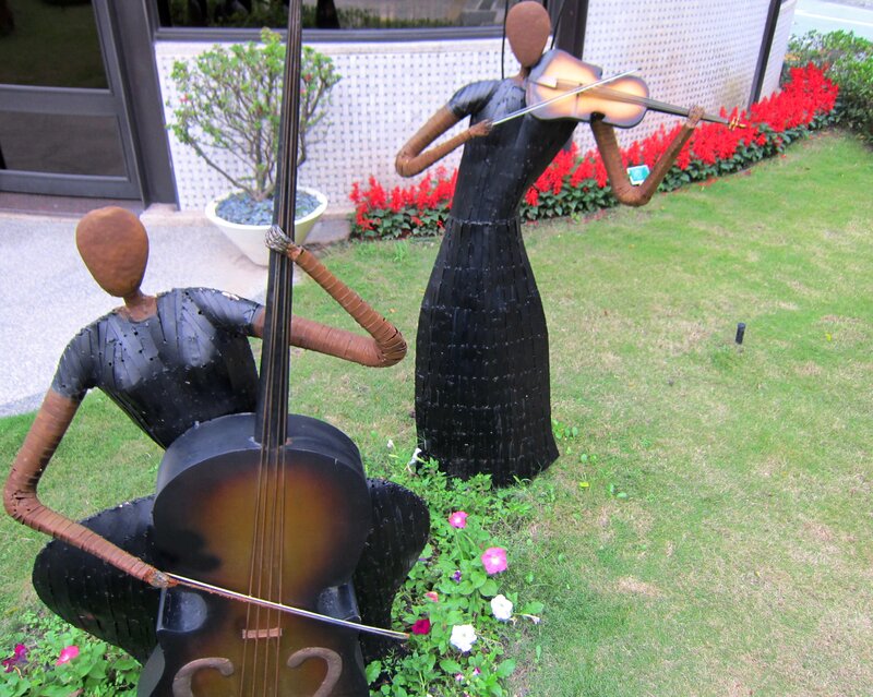 Sculptures of Musicians — Green