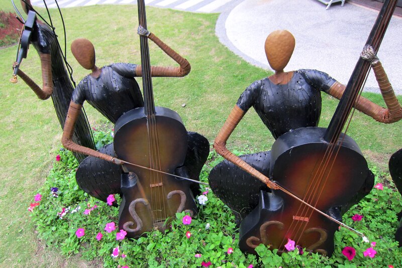 Sculptures of Musicians