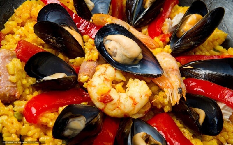 Seafood Paella in Pan — Yellow, Appetizing