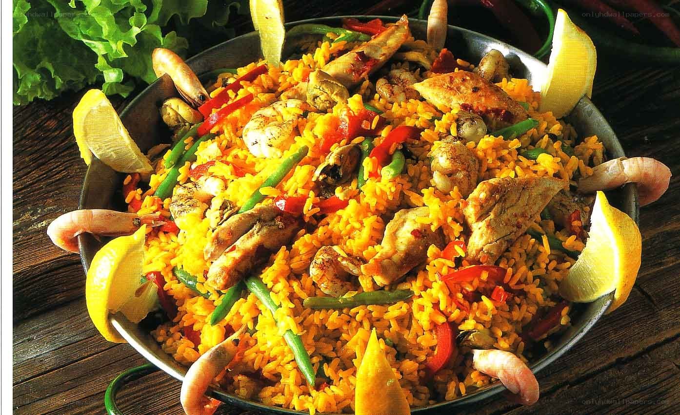 Seafood paella with lemon