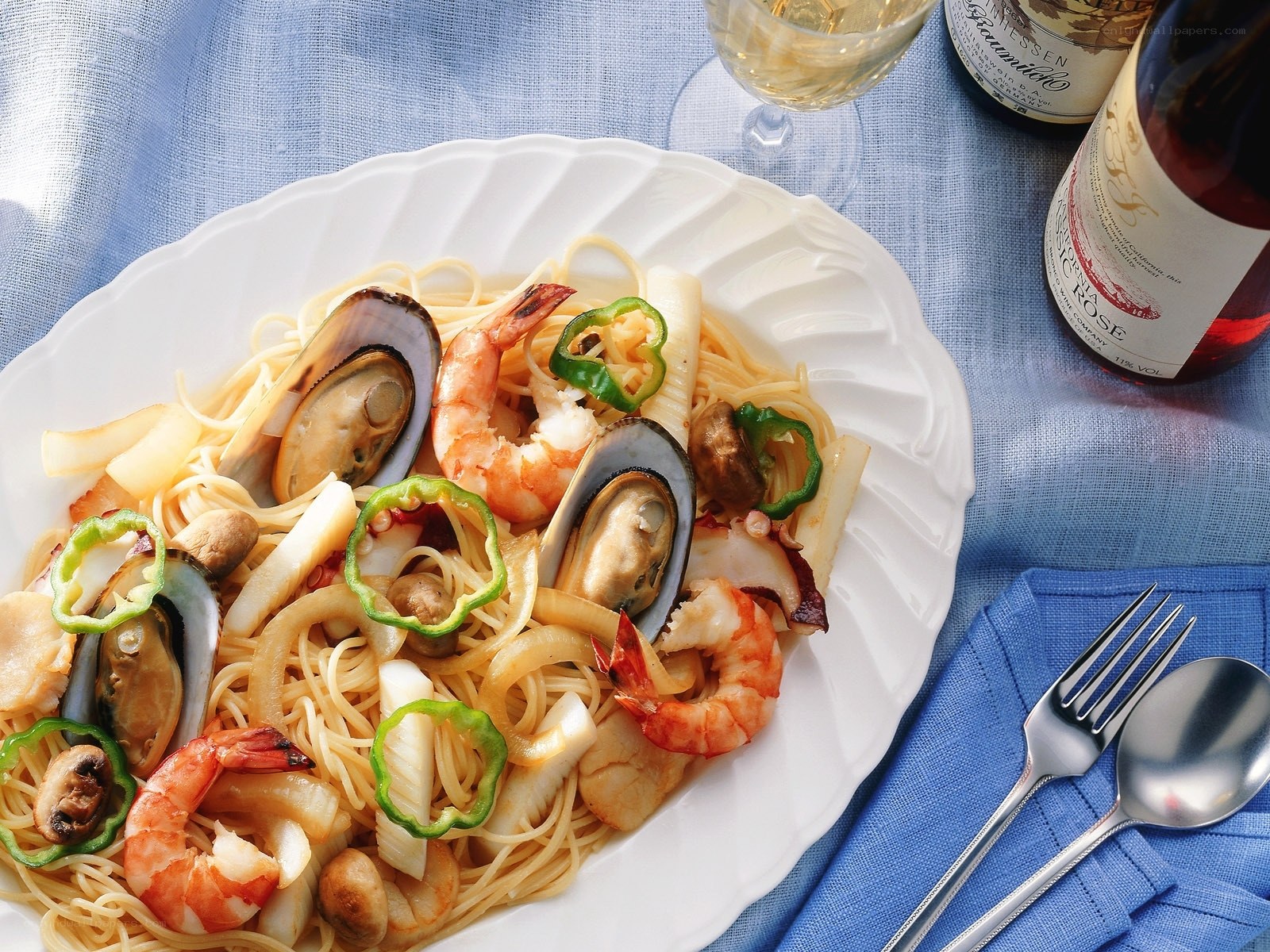 Seafood pasta with wine