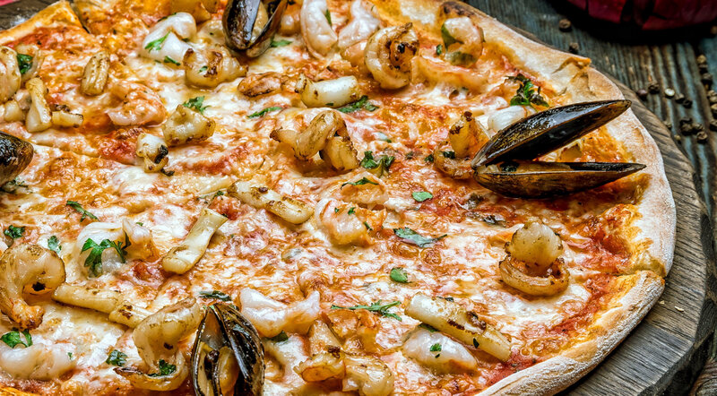 Seafood Pizza on Wood — Red