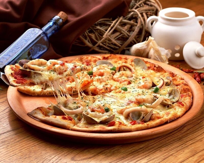 Seafood pizza on wooden plate