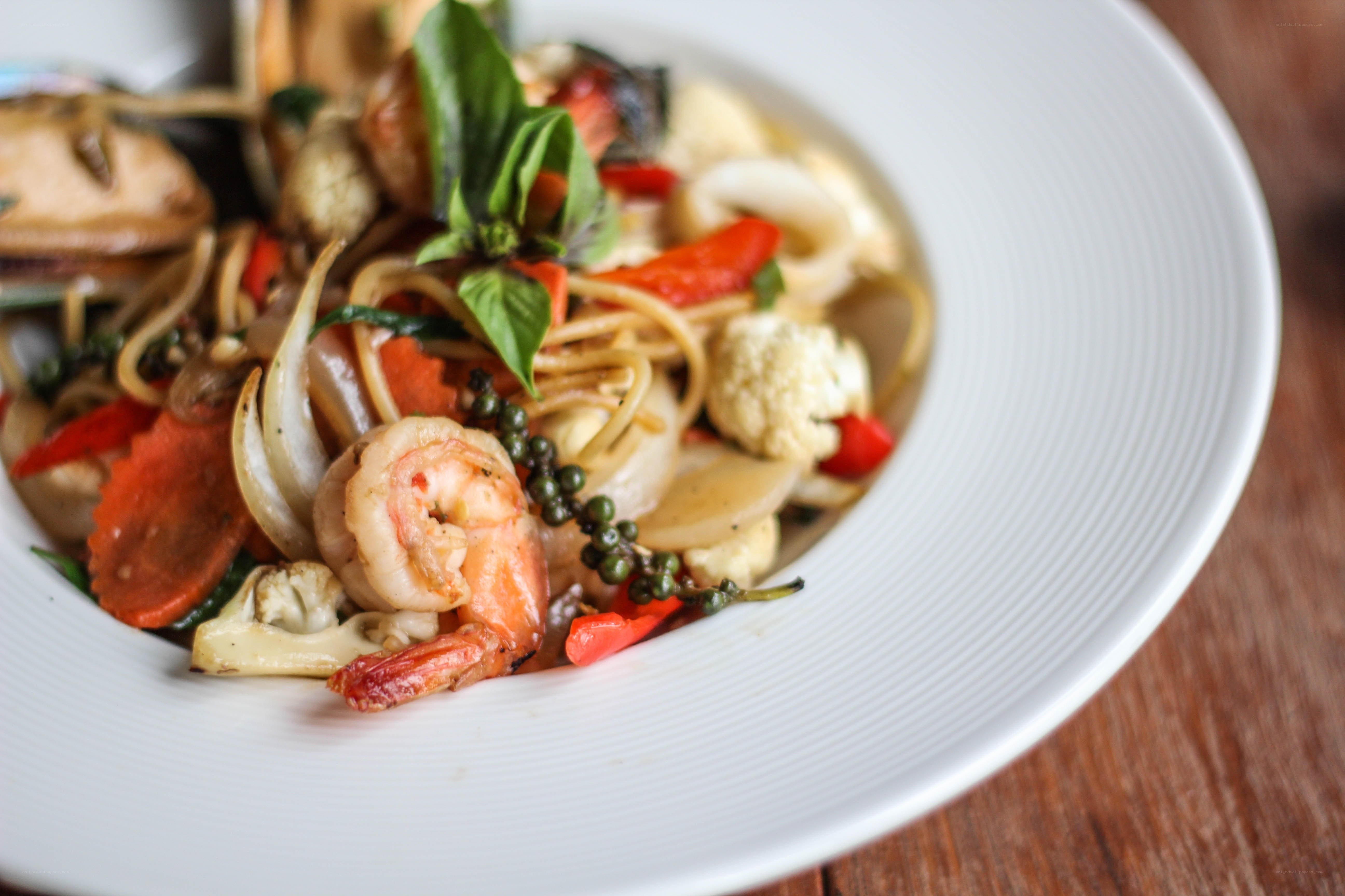 seafood stir-fried noodles