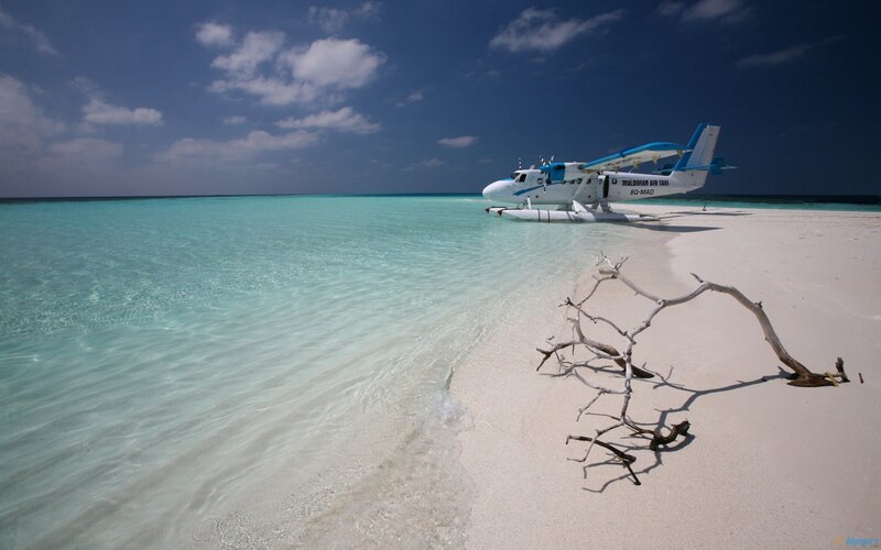Seaplane on Tropical Beach — Blue