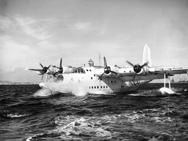 Seaplane on Water — Black