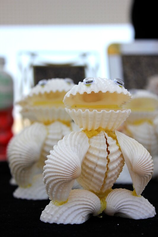 Seashell frog figurines
