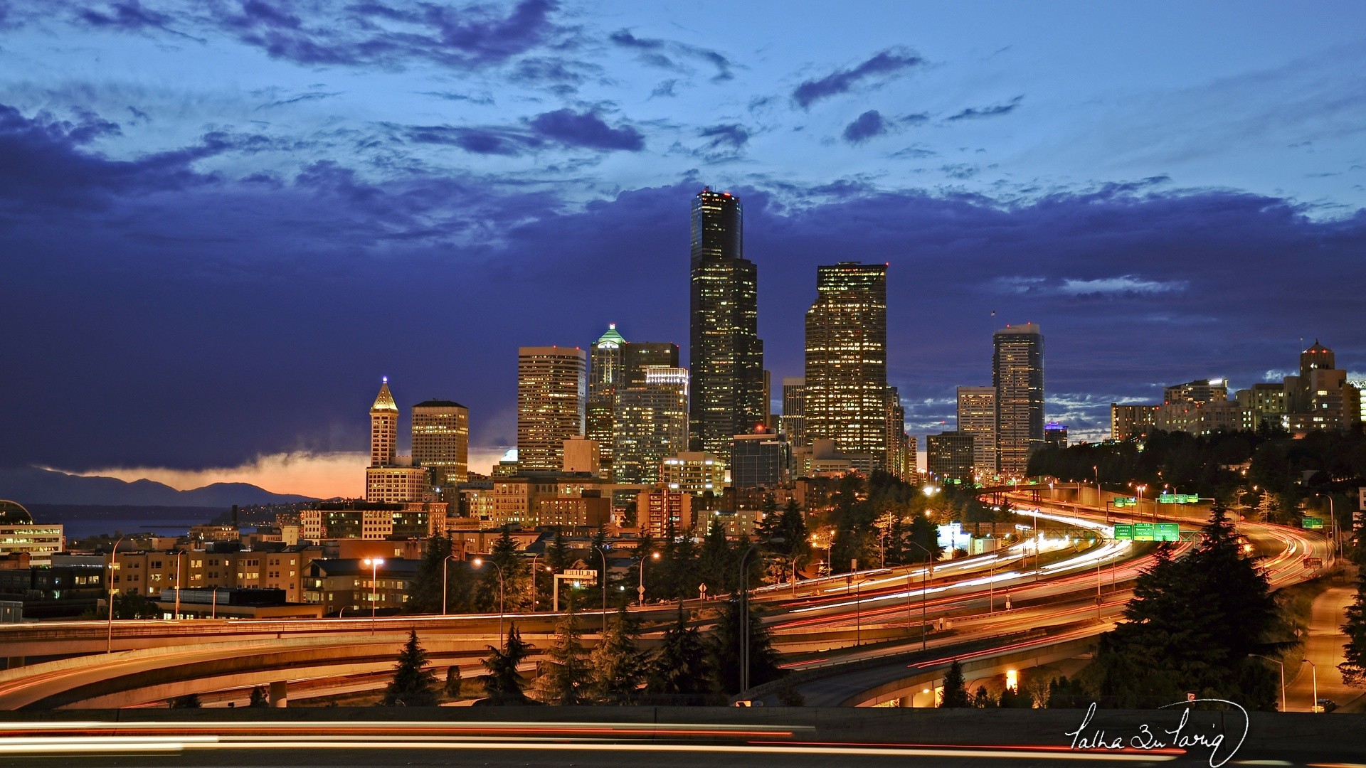 Seattle skyline at dusk