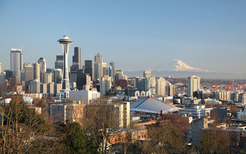 Seattle skyline with Mount Rainier