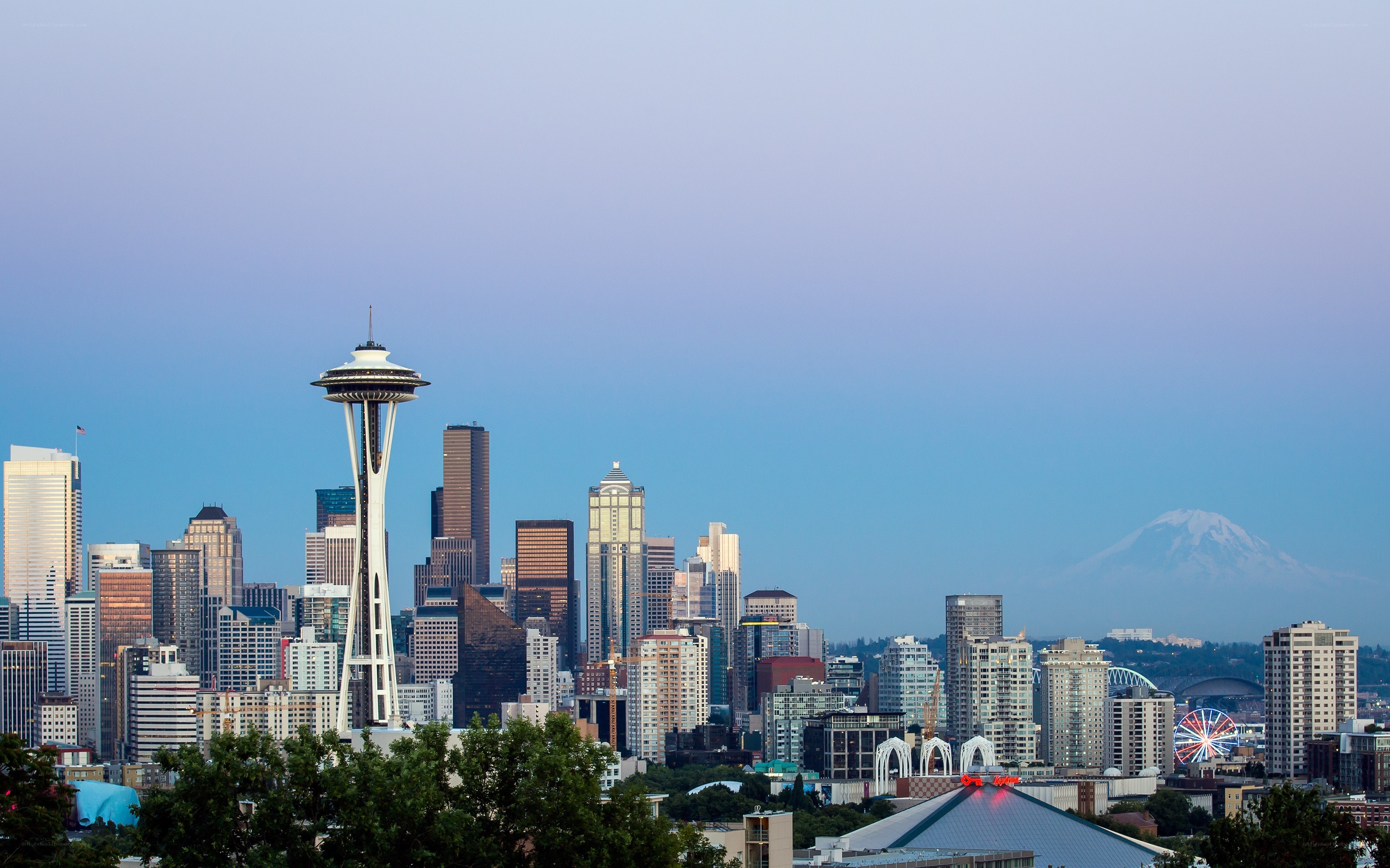 Seattle skyline with Mount Rainier