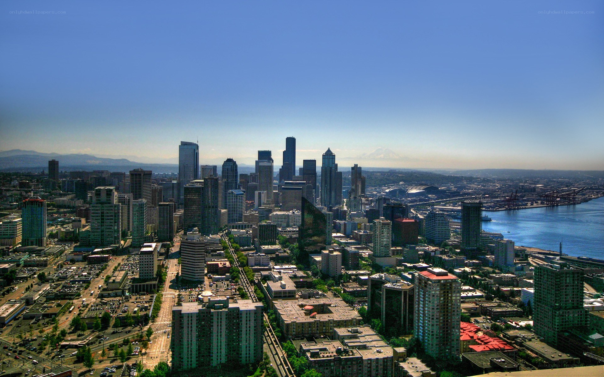 Seattle skyline with Mount Rainier