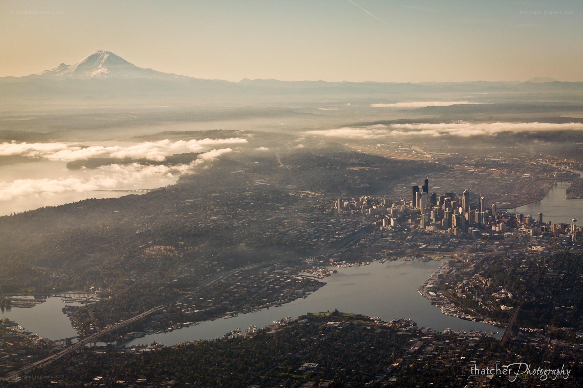 Seattle skyline with Mount Rainier