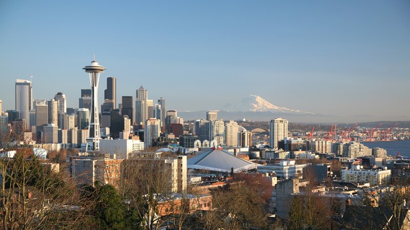 Seattle skyline with Mount Rainier