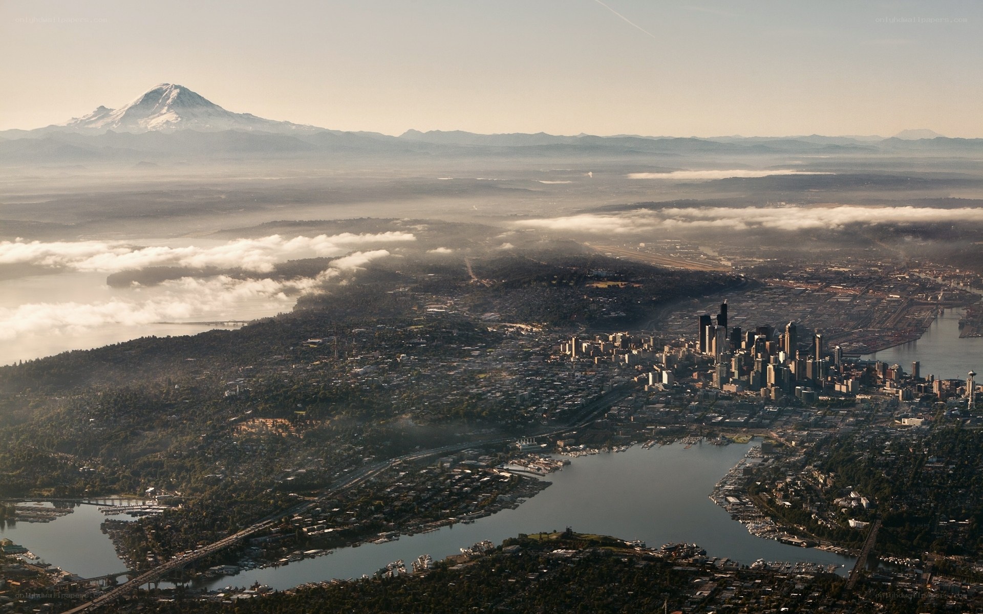 Seattle skyline with Mount Rainier
