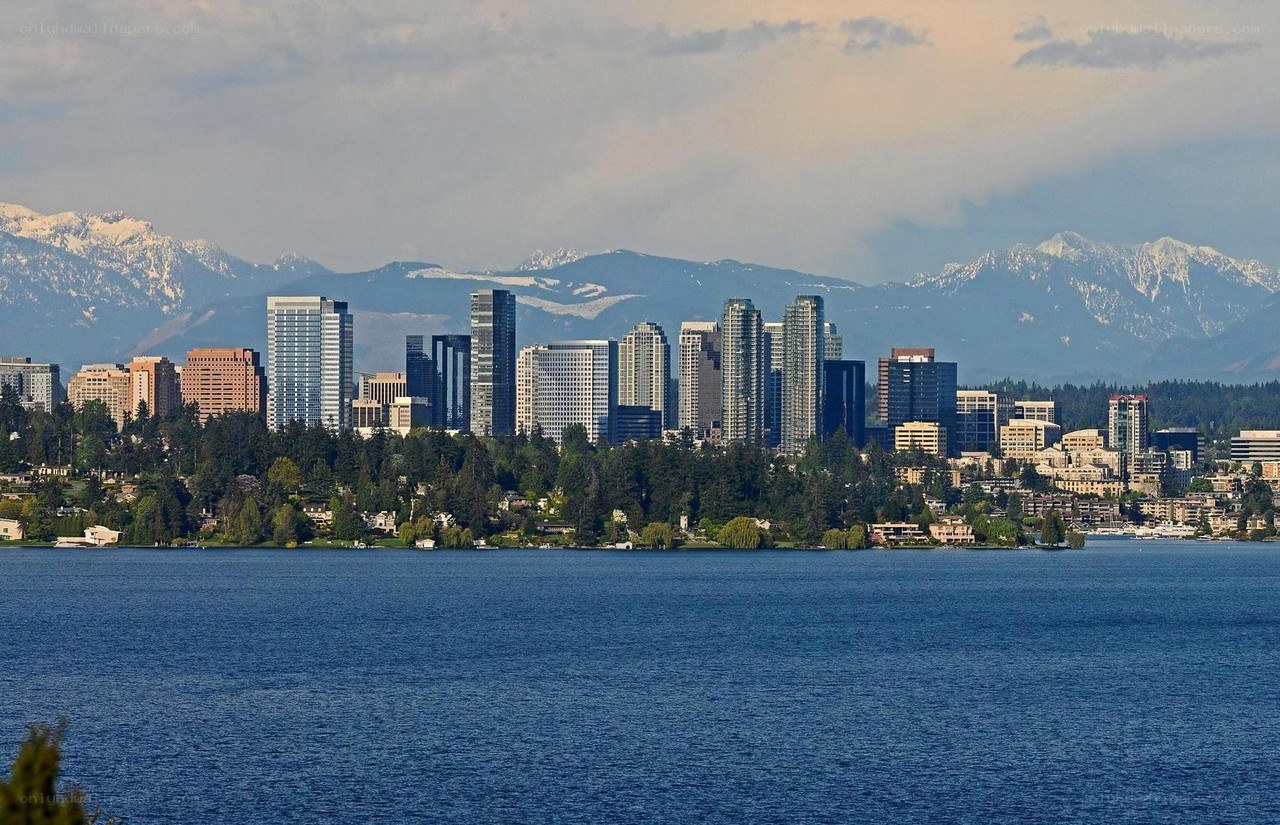 Seattle skyline with mountains