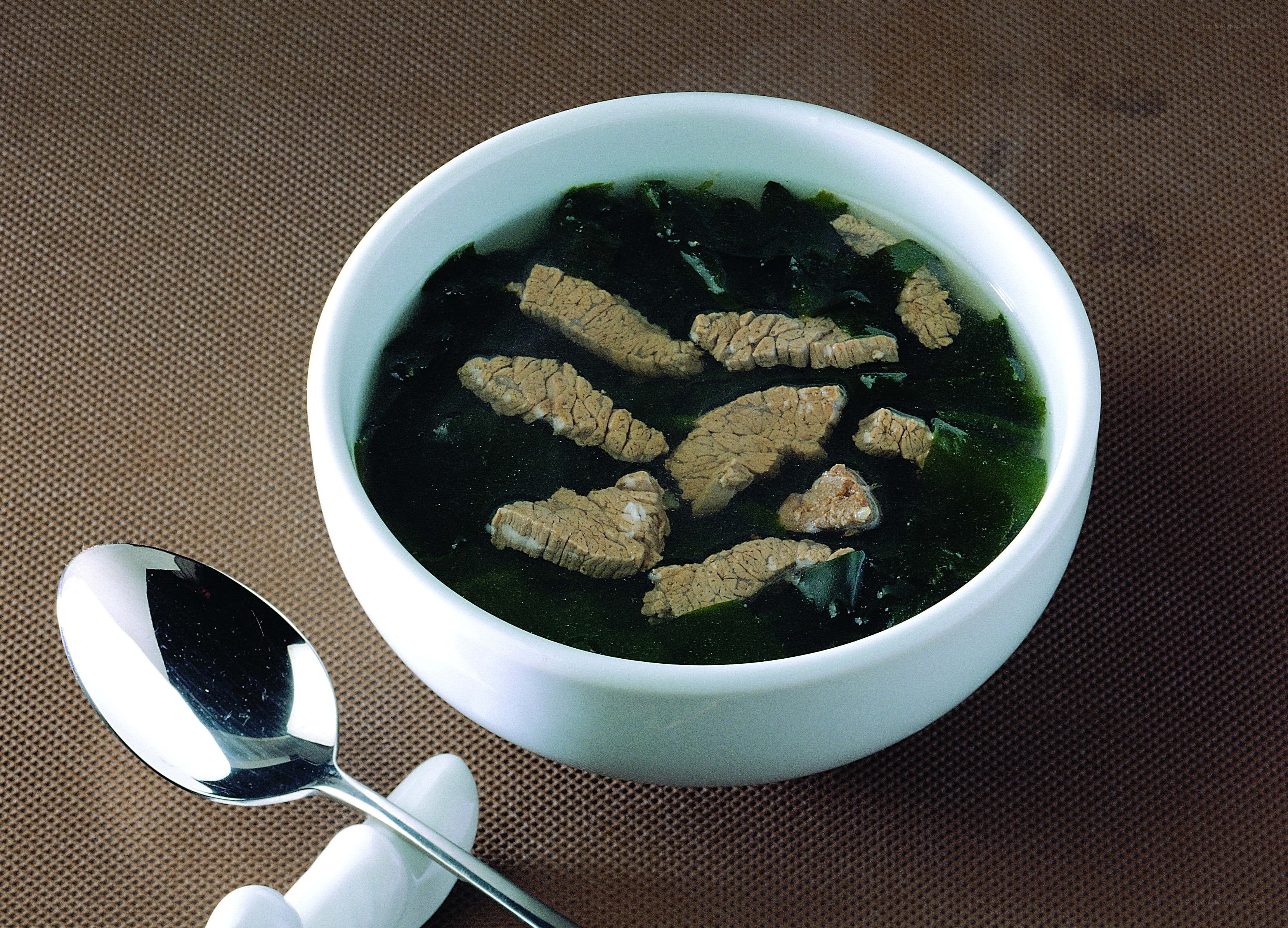 Seaweed and meat soup